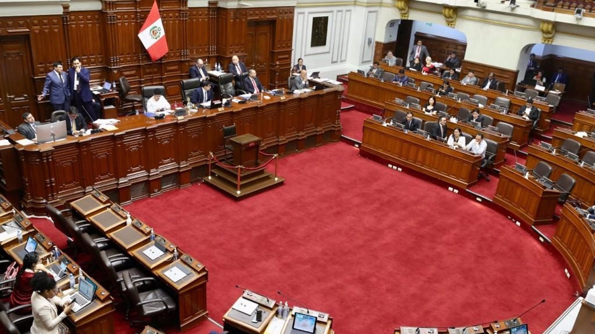 The Peruvian Congress agrees to bring forward the election date to April 2024