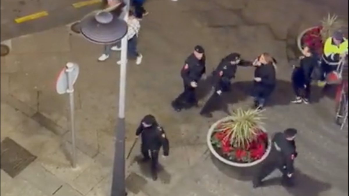 El Gobierno de Ceuta investigará la actuación de los policías que cargaron contra tres mujeres