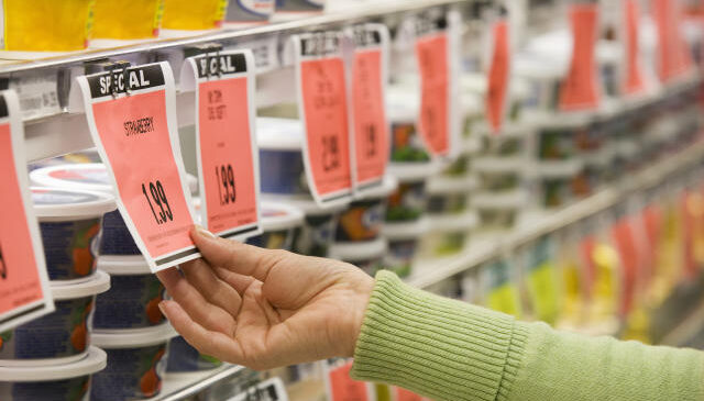 La bajada del IVA obliga a los supermercados a cambiar el precio de hasta 5.000 referencias