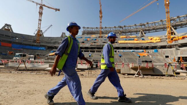 Escándalo FIFA: varias ONG la acusan de "engañar al mundo" por no compensar a los obreros fallecidos durante la preparación del Mundial