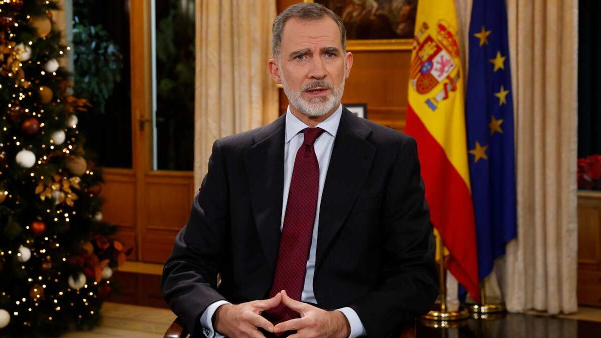 El Rey pide cuidar la democracia y fortalecer las instituciones tras el choque de poderes