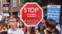 Un tribunal falla a favor del plan del Gobierno británico para enviar inmigrantes a Ruanda