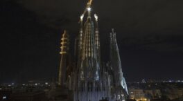 (VÍDEO) La Sagrada Familia ilumina por primera vez las torres de Lucas y Marcos