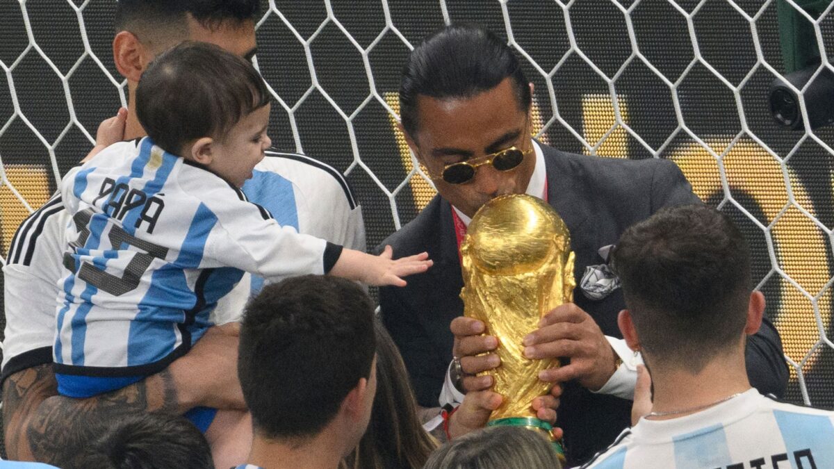 La FIFA tomará medidas contra el chef Salt Bae por su comportamiento durante la celebración del triunfo de Argentina en el Mundial