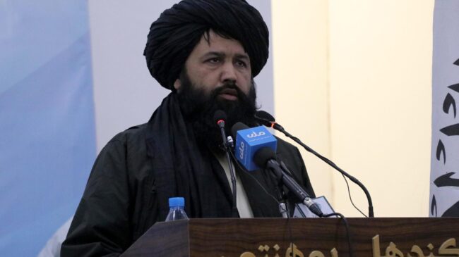Los talibanes prohíben la asistencia de las mujeres a las universidades