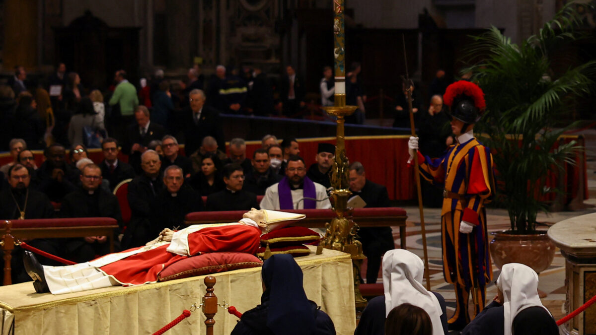 La reina Sofía y Félix Bolaños asistirán al funeral de Benedicto XVI en el Vaticano