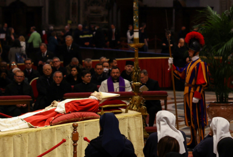 La reina Sofía y Félix Bolaños asistirán al funeral de Benedicto XVI en el Vaticano