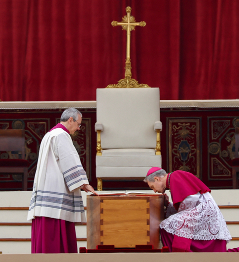 El funeral del papa Benedicto XVI, en imágenes