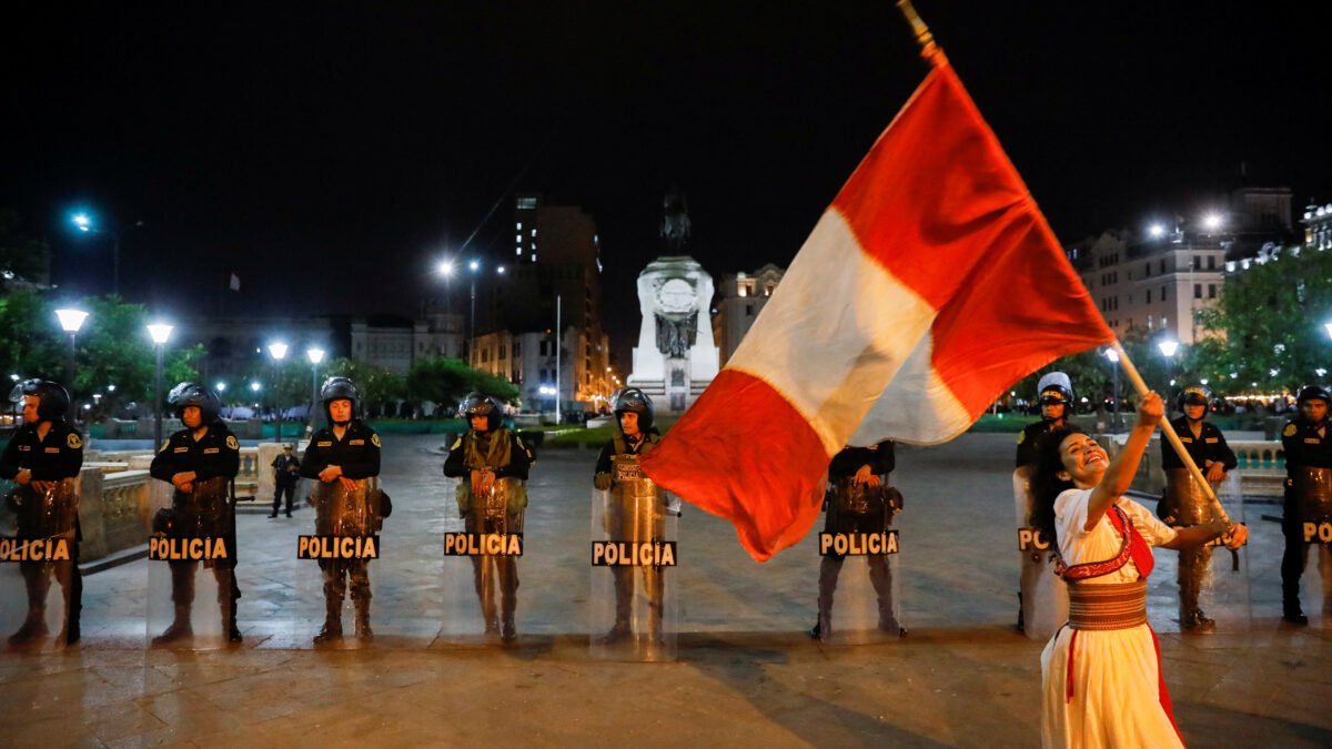 Más de 11.000 policías blindan Lima por una gran manifestación antigubernamental en Perú