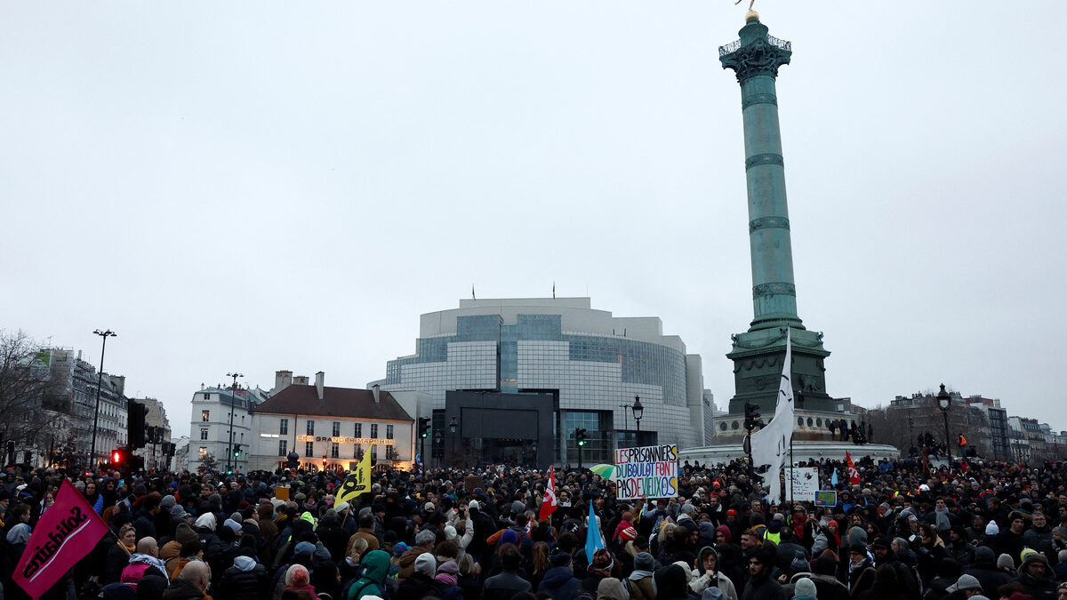 Francia se echa a la calle contra la reforma de las pensiones de Macron