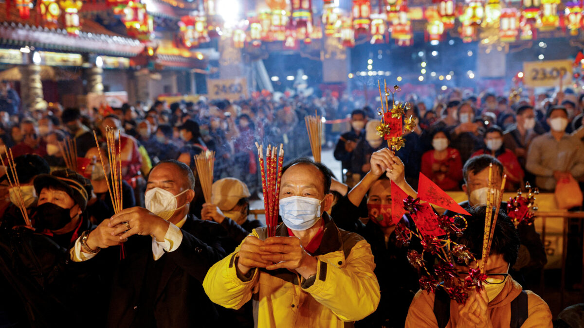 Las cifras oficiales chinas muestran un drástico descenso de los casos de la covid-19