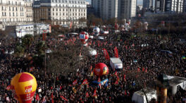 Francia vive otra jornada de protestas masivas para intentar frenar la reforma de las pensiones