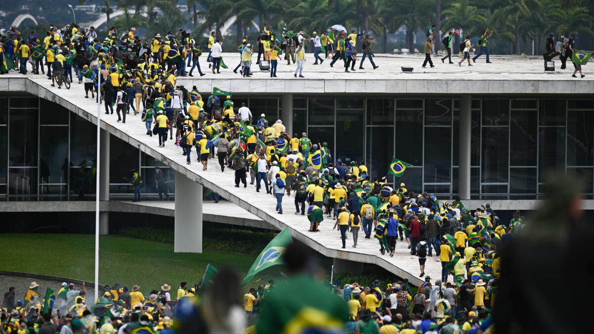 Los partidos españoles y la comunidad internacional condenan el «asalto a la democracia» en Brasil