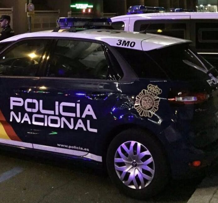Un menor de 13 años apuñala a la madre de su novia en Madrid tras quitarle el móvil a su hija