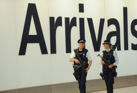 La Policía investiga un paquete con uranio encontrado en un aeropuerto de Londres