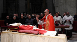 El Papa preside el funeral de Benedicto XVI y cierra la era de los dos pontífices en la Iglesia