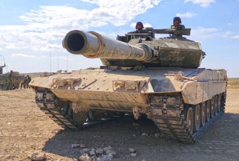 España se abre a entregar Leopard a Ucrania tras confirmar Alemania el envío de 14 tanques