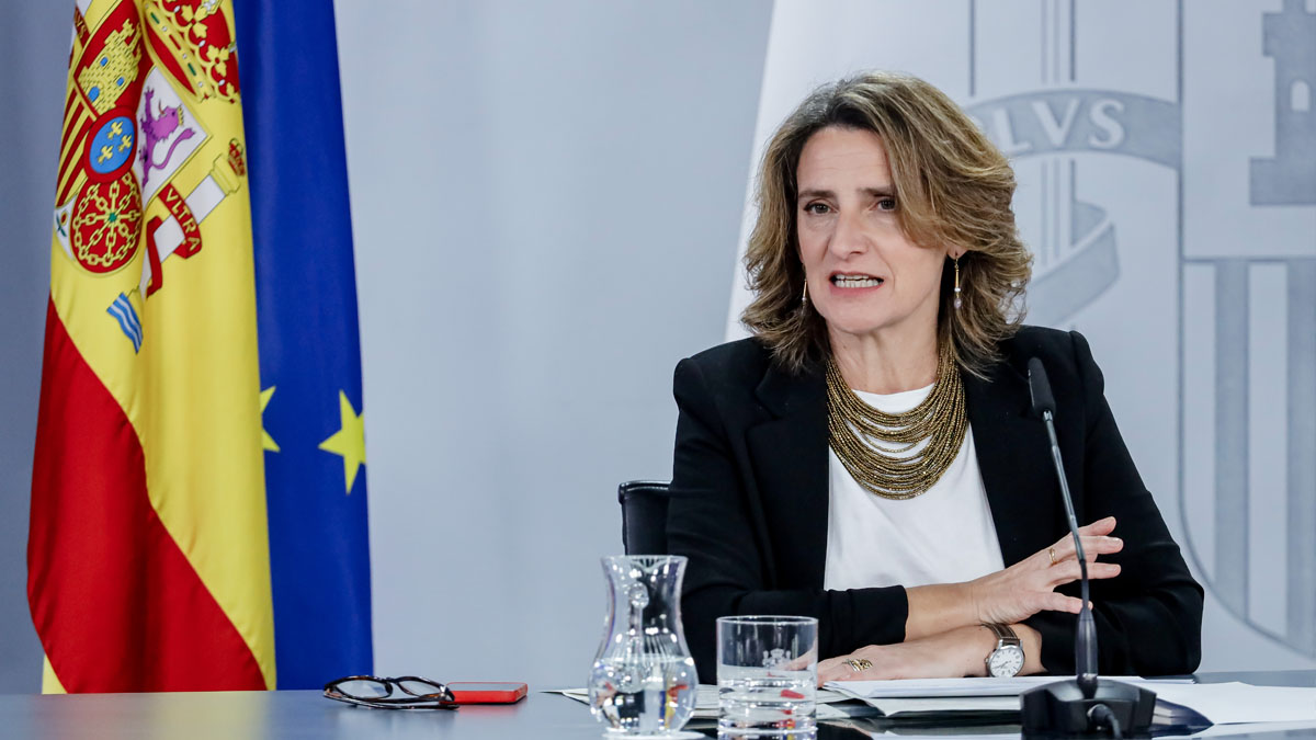Ribera presiona a la CNMC en su negociación por el sobrecoste de la conexión con Francia