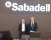 Traspiés del Sabadell en Reino Unido: vuelve a pérdidas por multas, impuestos y provisiones