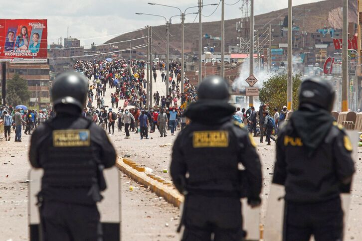 (VÍDEO) El día más sangriento en las protestas contra el Gobierno en Perú: 17 muertos