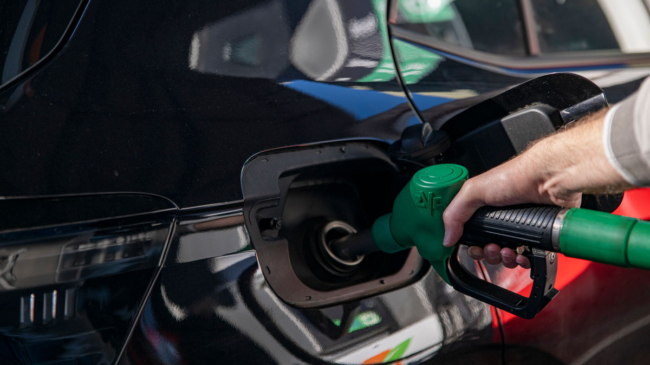 La gasolina se dispara un 17% y el gasóleo un 15% tras el fin del descuento a los carburantes