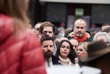 Abascal y Arrimadas irán a la manifestación contra Sánchez en Cibeles con la duda del PP