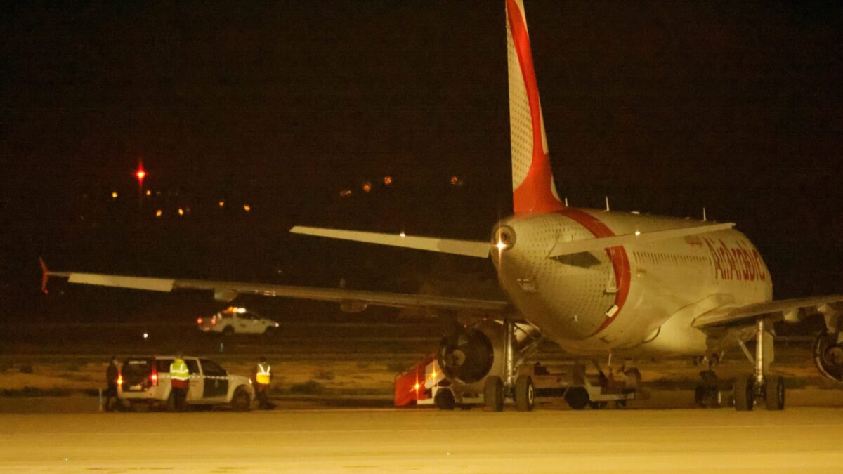 Libertad provisional para los 22 inmigrantes del avión patera de Palma tras la derogación de la sedición