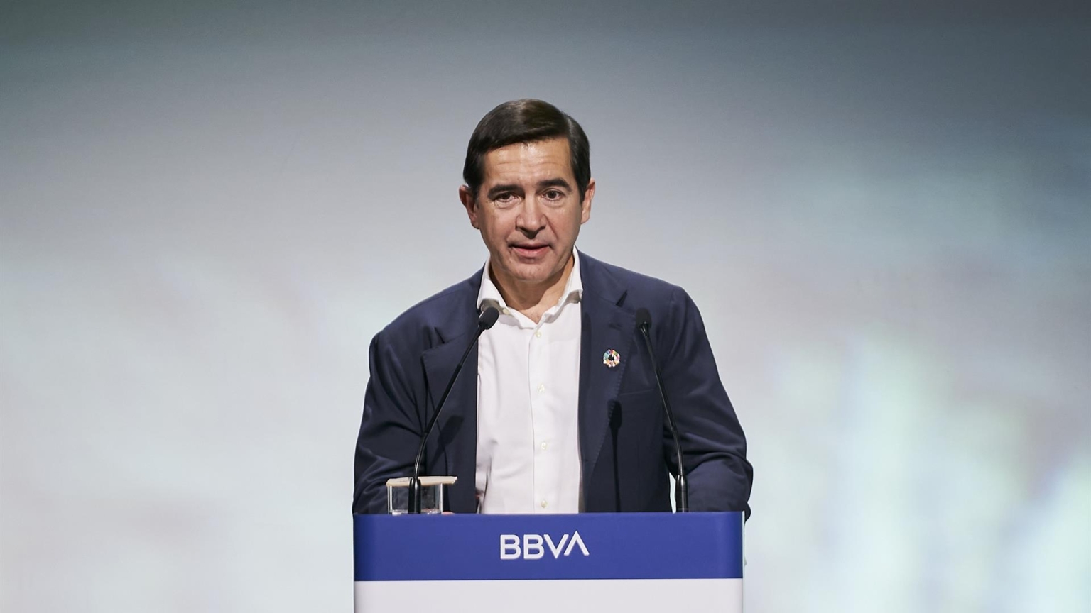 El presidente de BBVA no se plantea la dimisión si es imputado por el ‘caso Villarejo’