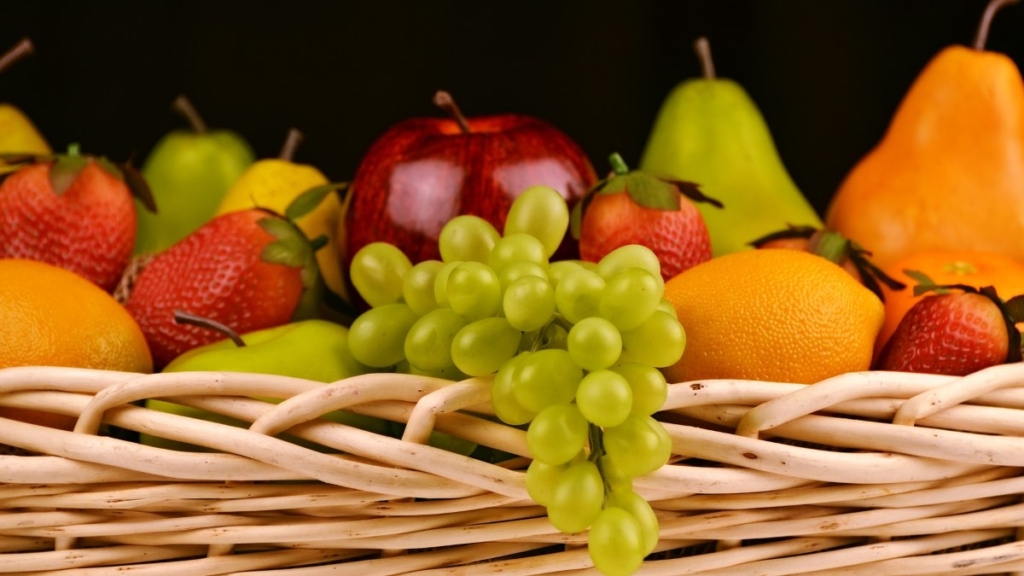 Una cesta de frutas 
