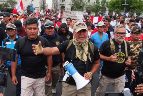 Los 17 civiles muertos en las protestas de Perú fueron alcanzados por armas de fuego