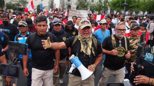Los 17 civiles muertos en las protestas de Perú fueron alcanzados por armas de fuego