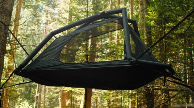 La tienda de campaña que es un guiño a Kubrik