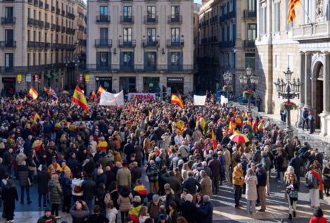 La manifestación contra Sánchez en Barcelona apenas logra reunir a medio millar de personas