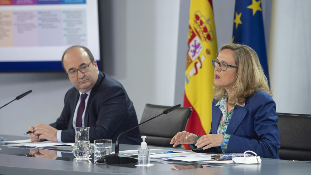 Sánchez sopesa suprimir el Ministerio de Industria y repartirlo entre Calviño e Iceta