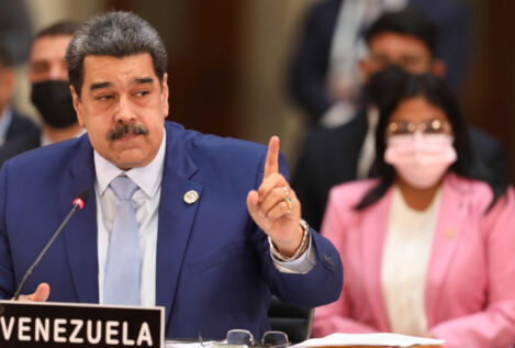 España estrecha vínculos con Maduro: retoma la compra regular de petróleo tras dos años
