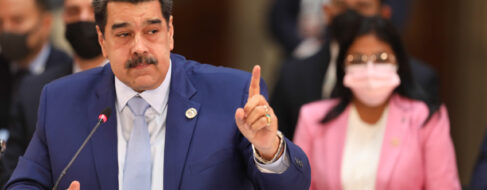 España estrecha vínculos con Maduro: retoma la compra regular de petróleo tras dos años