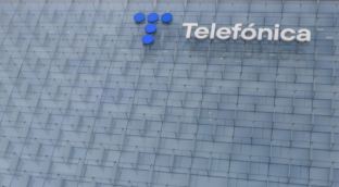 Telefónica se deja otros 100.000 clientes 'premium' en España en el último año