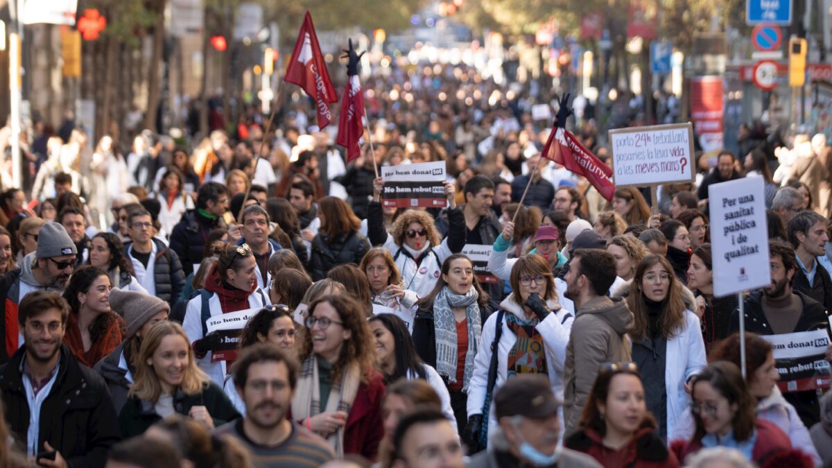 Las movilizaciones de médicos, docentes y taxistas, primer desafío de la calle a Aragonès