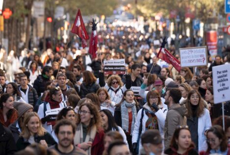 Las movilizaciones de médicos, docentes y taxistas, primer desafío de la calle a Aragonès