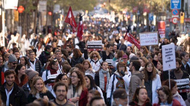 Las movilizaciones de médicos, docentes y taxistas, primer desafío de la calle a Aragonès