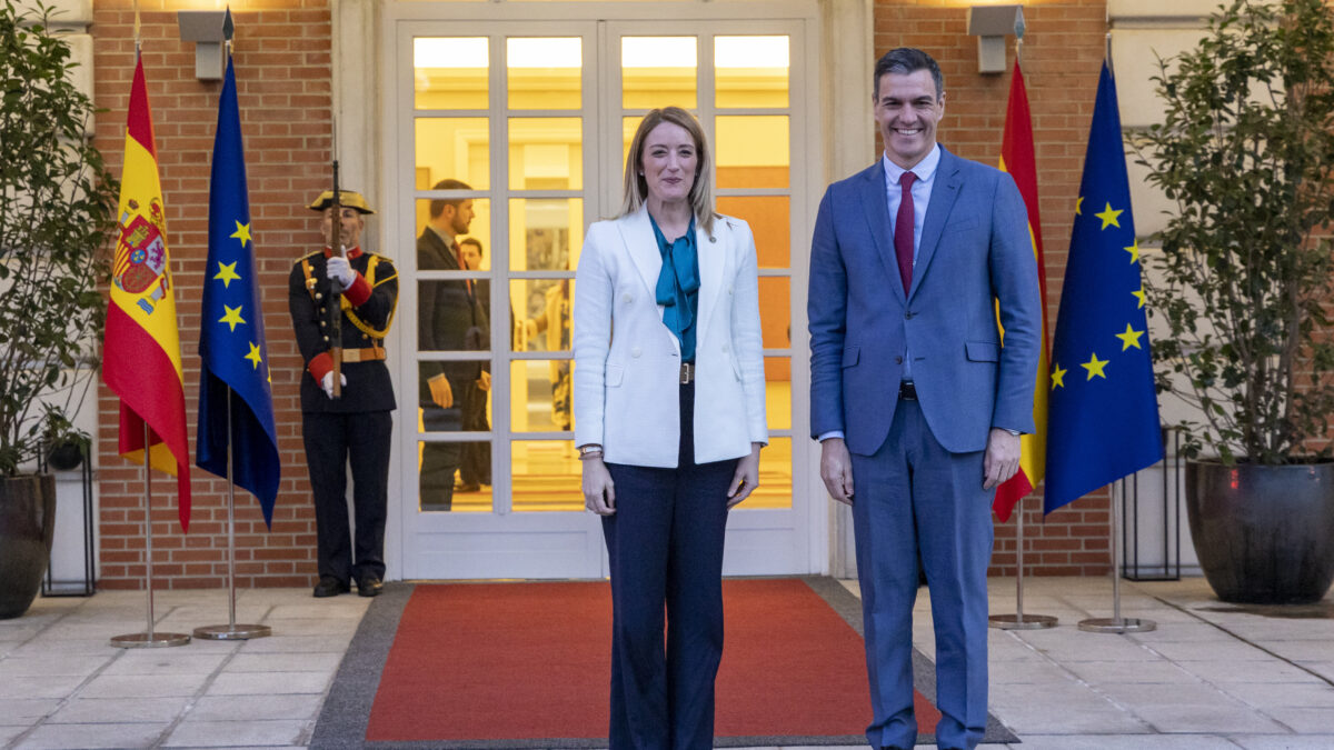 Sánchez se reúne con Roberta Metsola para abordar la Presidencia Española de la UE