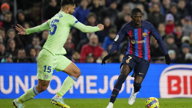 (VÍDEO) La decisión arbitral en el Barça - Getafe que sorprende hasta a Dembélé: "¿Roja, no?"