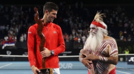 Novak Djokovic gana su primer título del año en Adelaida