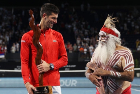 Novak Djokovic gana su primer título del año en Adelaida