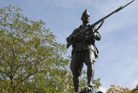 El 'ataque' a la estatua de la Legión en Madrid fue orquestado por un experto en montajes