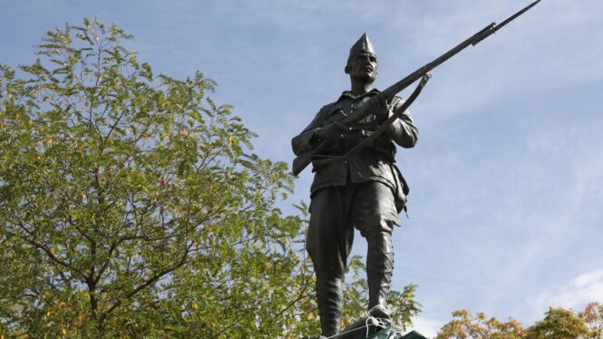 El ‘ataque’ a la estatua de la Legión en Madrid fue orquestado por un experto en montajes