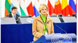 Una eurodiputada húngara denuncia en la Eurocámara las políticas y los pactos de Sánchez