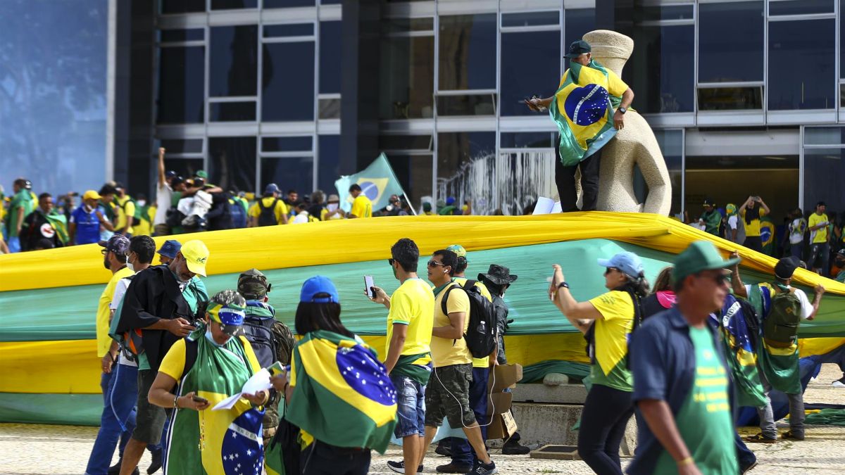 La Fiscalía de Brasil pide  investigar a los bolsonaristas relacionados con el asalto
