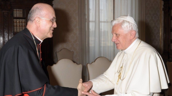 El consejero más leal de Benedicto XVI revela que intentó disuadirle de renunciar al papado