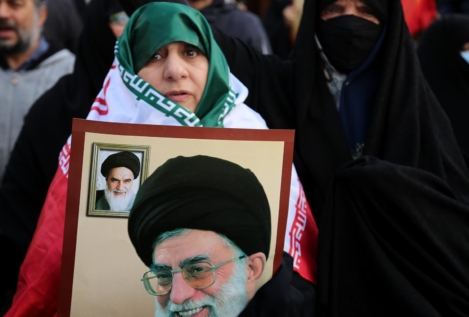 'Charlie Hebdo' carga contra Irán y publica nuevas caricaturas del ayatolá Alí Jamenei